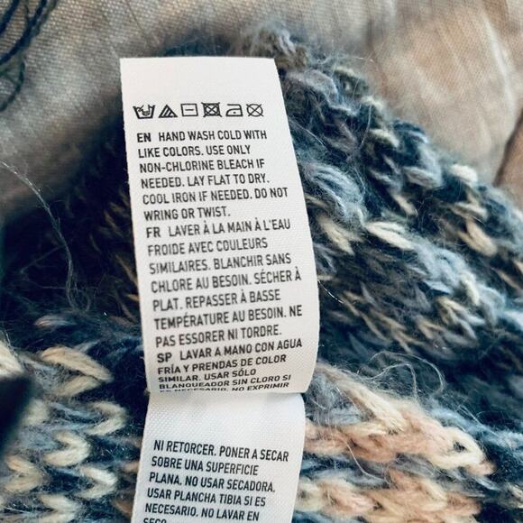 AMERICAN‎ EAGLE OUTFITTERS Blue Plush Fringe Cozy  Fair Isle Scarf/Wrap - Picture 3 of 4